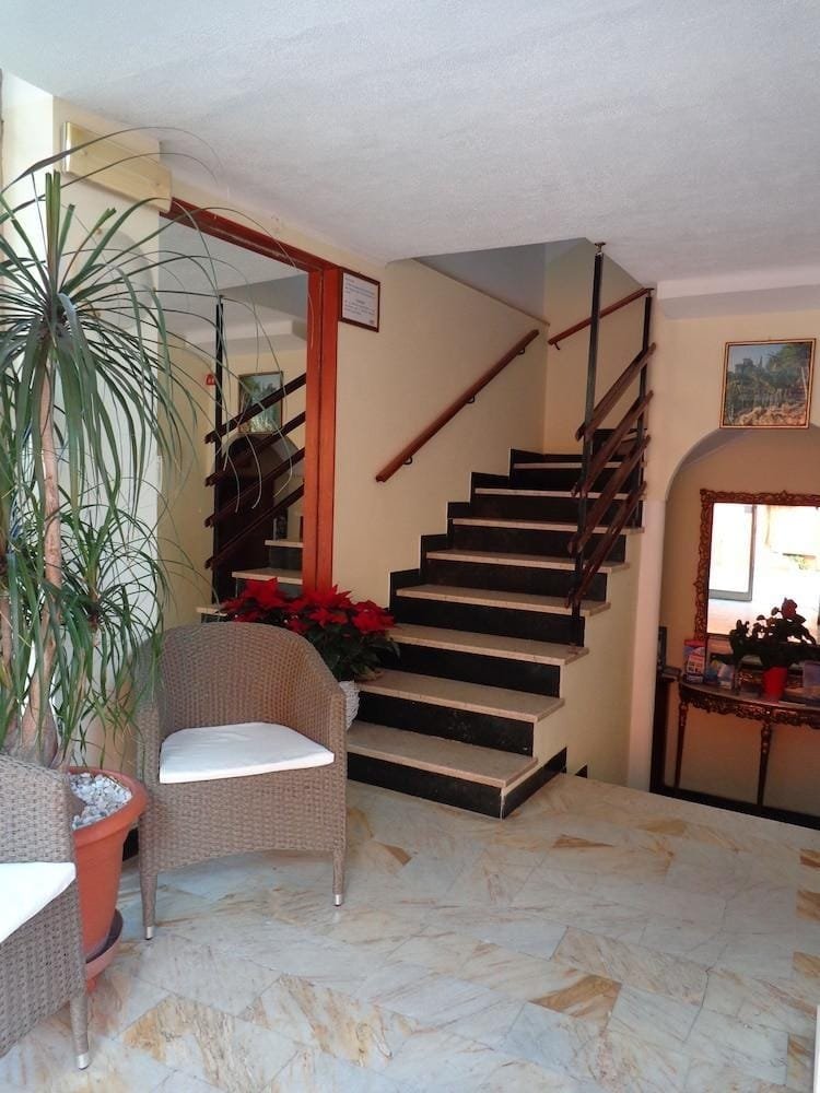 Interno Hotel Lora